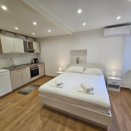 House Kucija Old Town Apartment